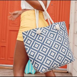 NWT cute patterned beach bag!